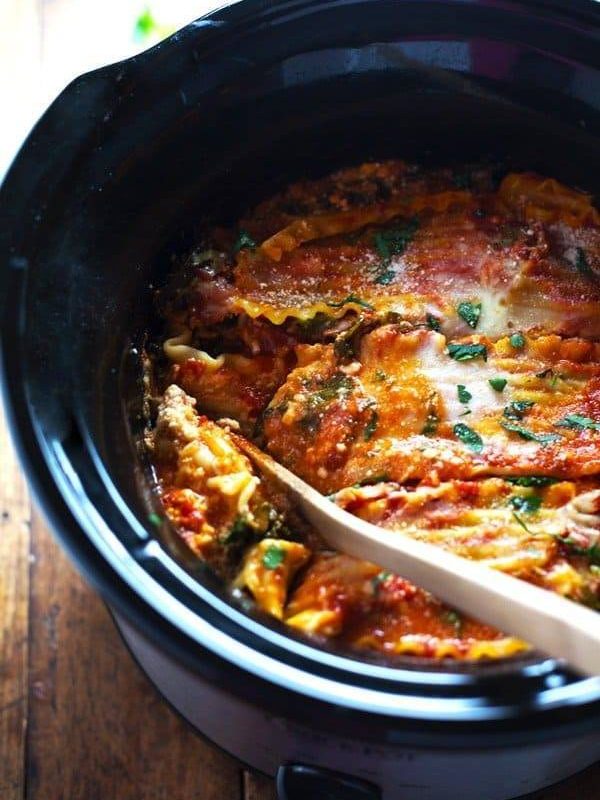 Super Easy Skinny Veggie Crockpot Lasagna - a handful of simple ingredients for a healthy family dinner. | https://bio-research.site
