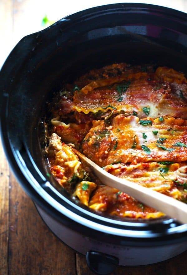 Super Easy Skinny Veggie Crockpot Lasagna - a handful of simple ingredients for a healthy family dinner. | https://bio-research.site